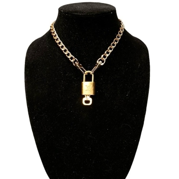 Authentic Louis Vuitton #303 Lock & Key Set on a 18K Gold Plated Chain Necklace - Picture 7 of 7